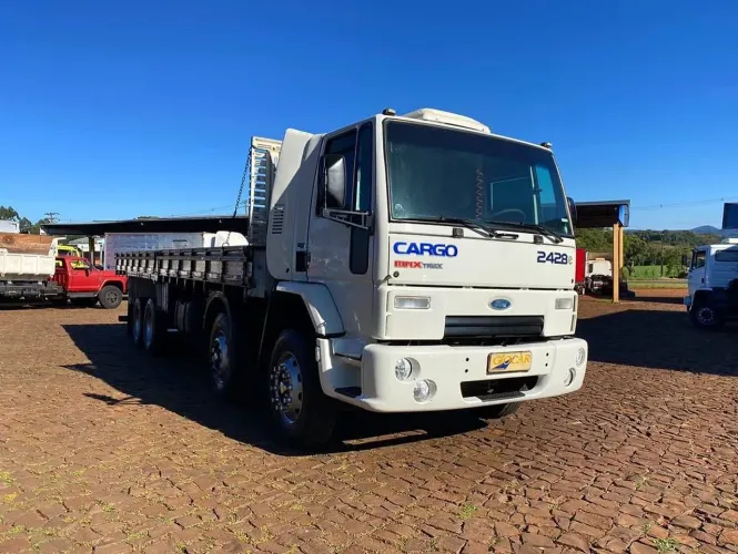 Ford Cargo 2428 8x2 2010