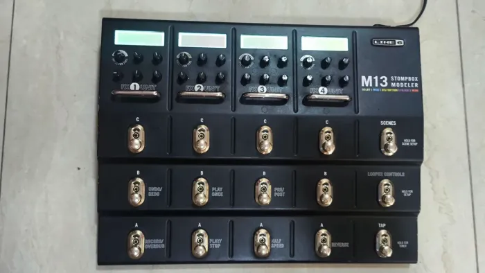 Pedaleira Line 6 M13 Stompbox
