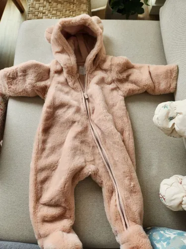 Macacão H&M com pelo e forrado 4 a 6 meses