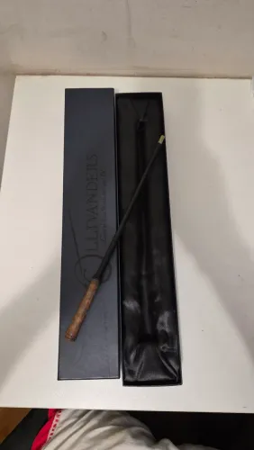 Varinha Harry Potter oficial - edição especial Olivaras única e exclusiva - oficial 
