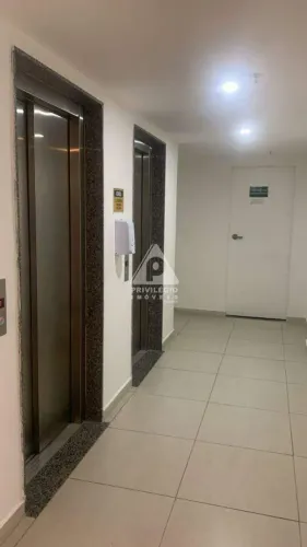 Flat à venda, 2 quartos, 1 vaga, Itaipu - Niterói/RJ