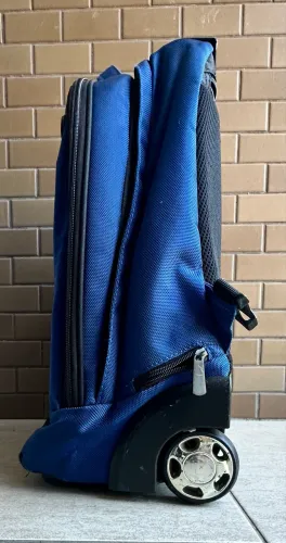 Mochila com Rodinhas e Puxador