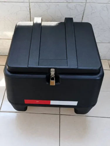 Baú pouco usado