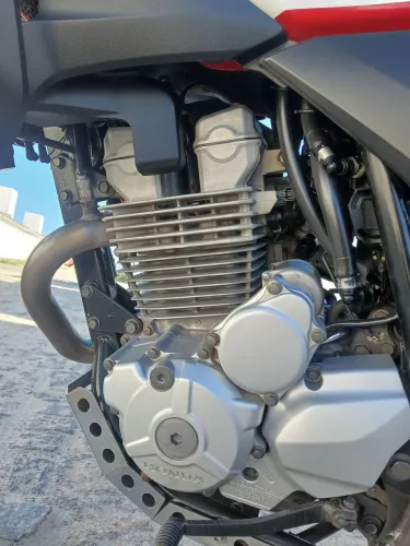Vendo xre 300 em ótimo estado de conservação moto toda revisada sem nada pra fazer.