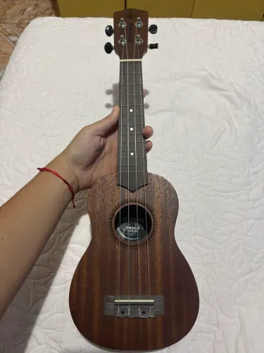Ukulele Strinberg nylon em perfeita condição