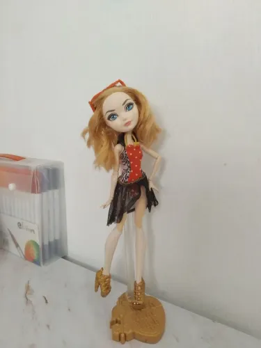 Boneca Ever After High Apple White Mirror Beach