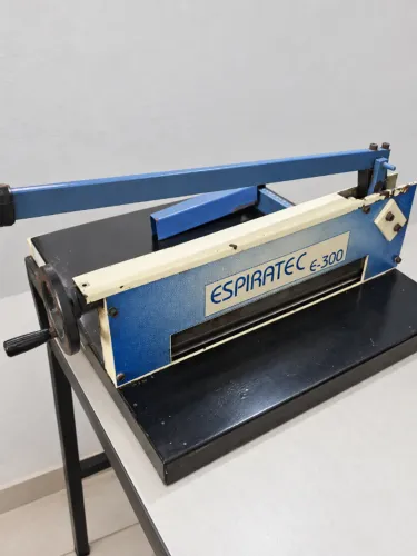 GUILHOTINA DE MESA ESPIRATEC E300 - SEMI-INDUSTRIAL