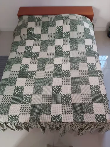 Colcha para cama de casal.