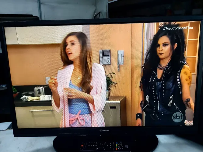TV 32 POLEGADAS LED COMPLETA NÃO É SMART COM GARANTIA TR * 
