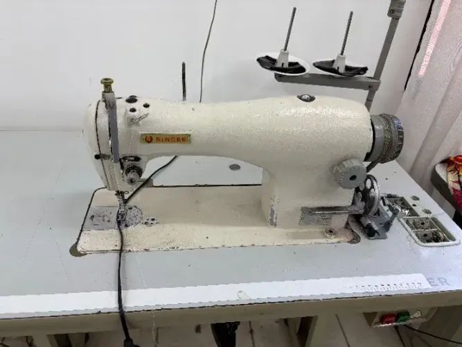 Máquina Reta industrial - Singer