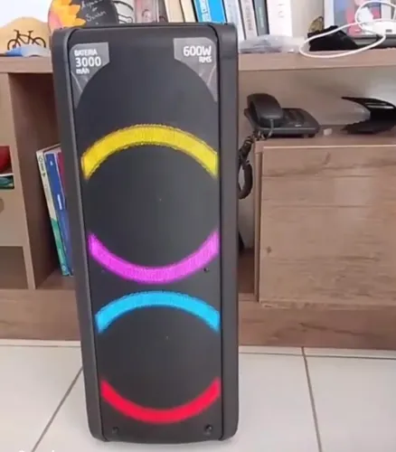 Vendo. Caixa de com pulse 600 Rms de pontencia