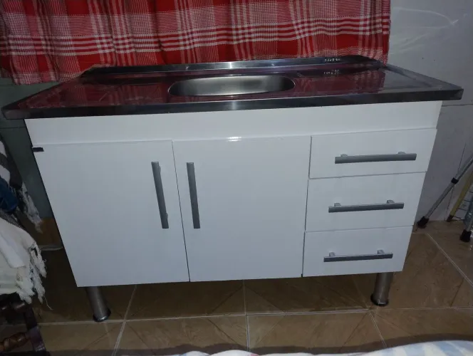 Armário balcão com pia inox