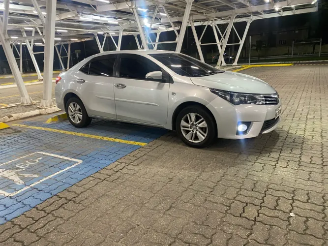 Toyota Corolla GLI 1.8 Flex 16V Aut. 2016