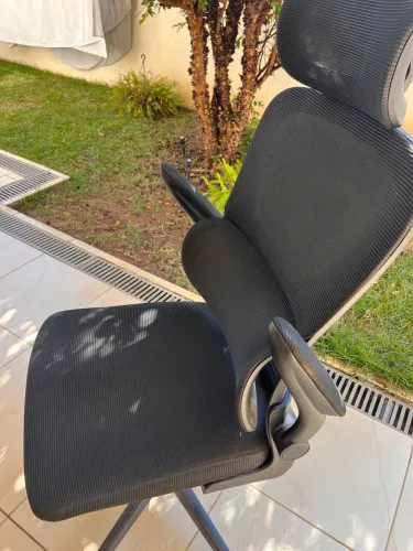 Cadeira escritório com encosto e ajuste de altura