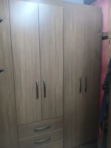 Vende-se guardar roupas casal 6 porta 3 gavetas
