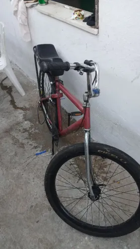 Montadinha aro 26 disponível na cor vermelha