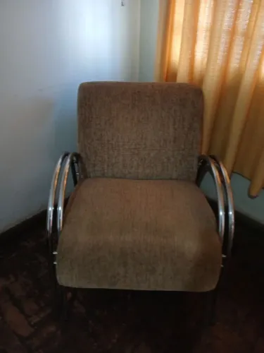 Poltrona Vintage Retrô com Braços Tubulares