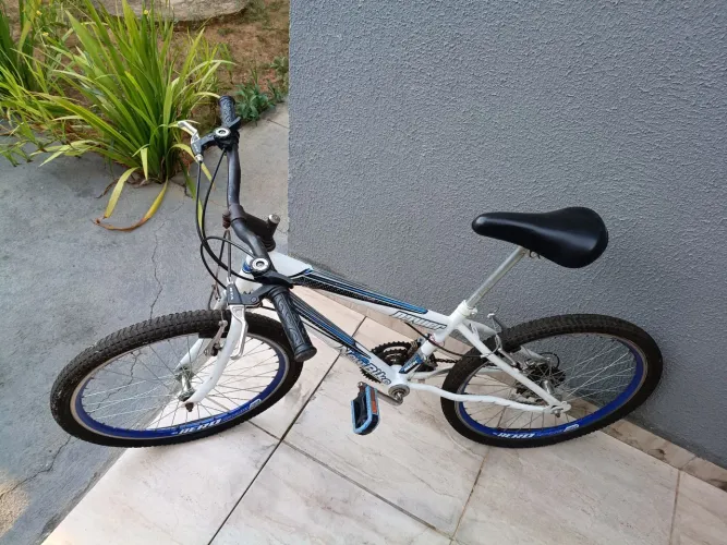 Bike semi nova
