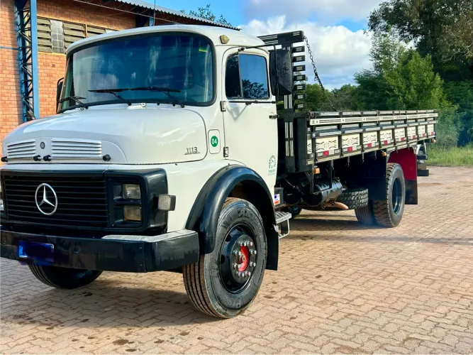 Caminhão Mercedes 1113