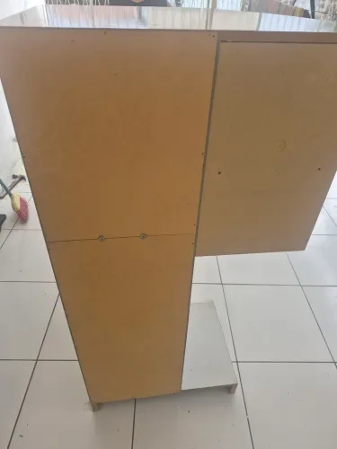 sapateira com prateleiras com porta