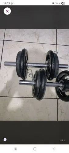 Dois pesos de 10 kg cada. Alteres