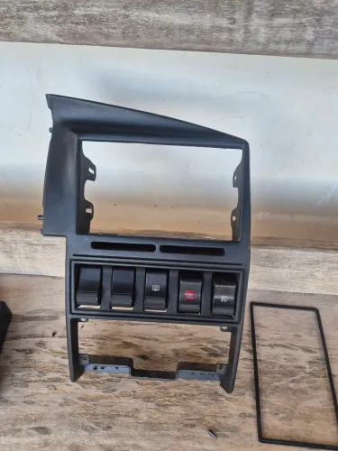 Vendo moldura do santana multimidia 