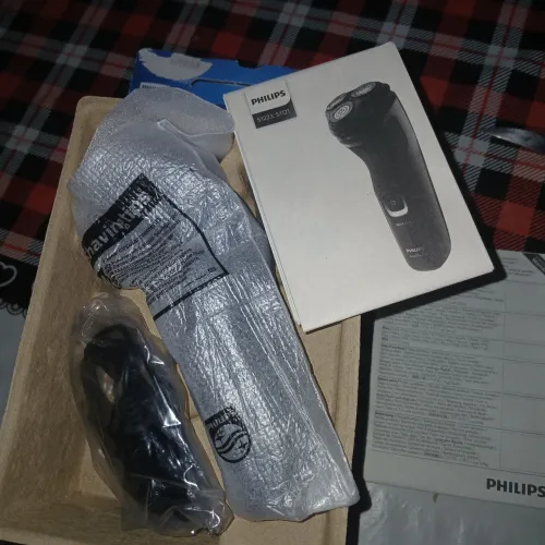 vendo aparelho de barbear Philips Novo