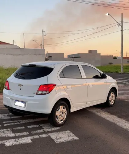 Chevrolet Onix Hatch LT 1.0 8V Flex Power Mec. 4P 2014