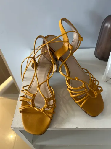 Sandália salto baixo
