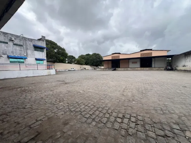 ALUGO GALPÃO COM DOCA EXCELENTE LOCALIZAÇÃO!