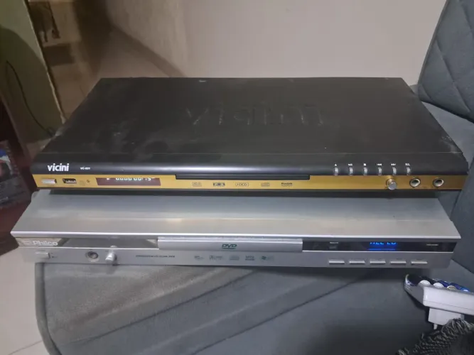2 Aoarelhos de DVD PARA APROVEITAR AS PEÇAS.