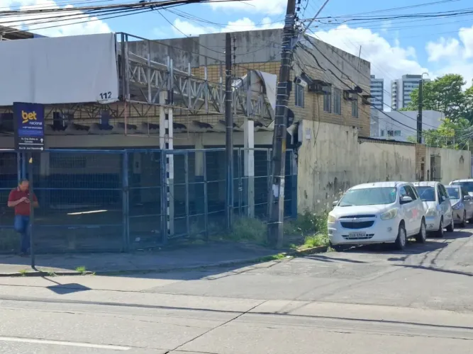 VENDO TERRENO com 916m² de esquina na Av. Abdias de Carvalho próx.ao Sport Madalena - Rec