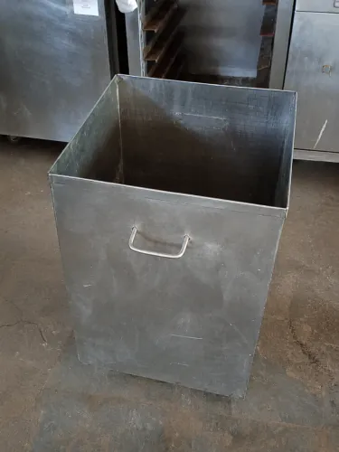 LIXEIRA INDUSTRIAL EM AÇO INOX - 43x43