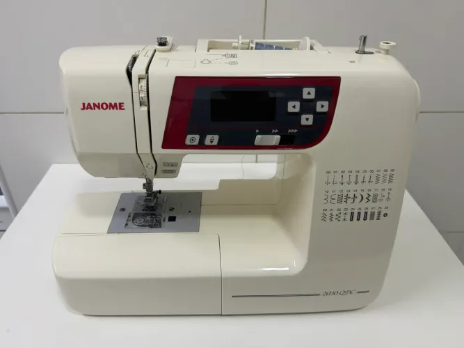 Maquina De Costura Digital Janome 2030 Qdc Automática