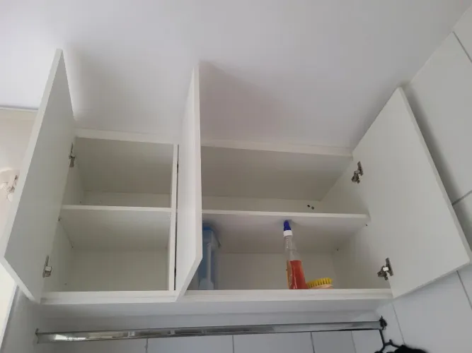 Vendo armário de pared!!!Um metro e vinte de largura 60 de altura 40 de profundidade