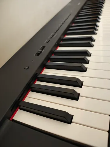 Piano Yamaha P225