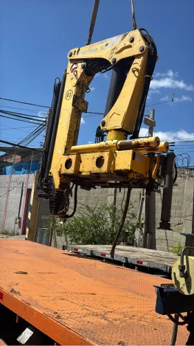 Munck luna 36,5 toneladas  com  sobre chassis e carroceria de aço 