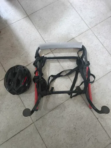 Suporte e capacete para bike