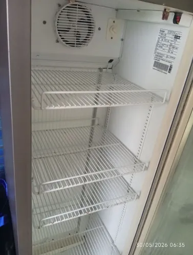 Geladeira/Expositor Refrigerado Gelopar GPTU-230 ? 230 litros