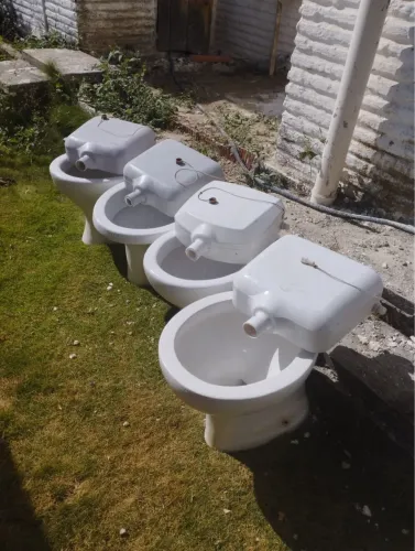 Vaso sanitário modelo antigo usado ótimo