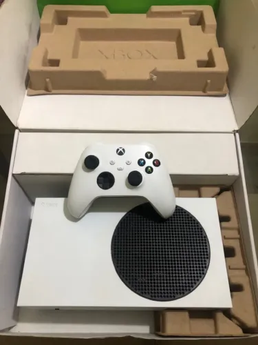 Xbox Series S + Controle Original (com caixa)