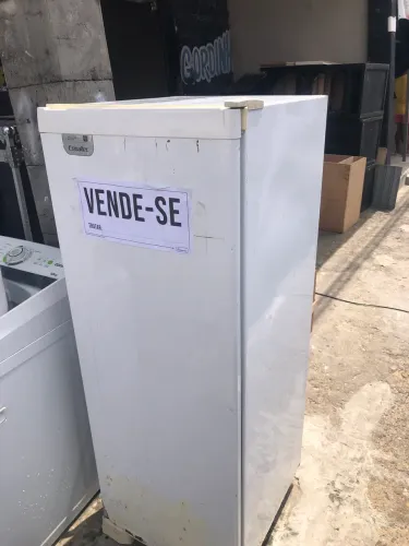 Geladeira esmaltec pra vender barato garantia de 3 meses aceito cartão faço entrega