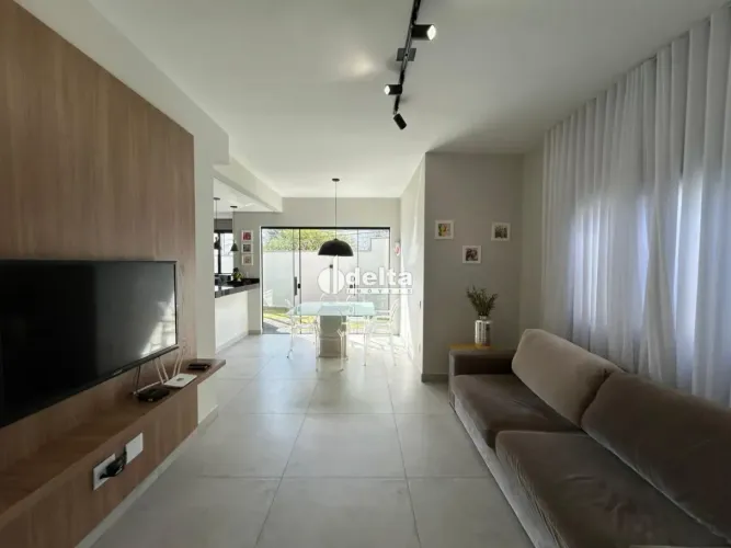 Casa residencial mobiliada com 2 suítes disponível para locação no bairro Jardim Colina em