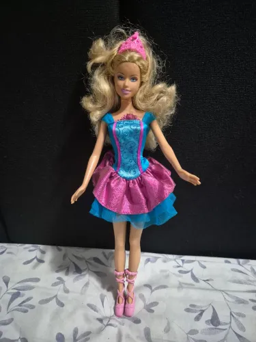 Barbie (Rosella de A princesa da Ilha) versão bailarina