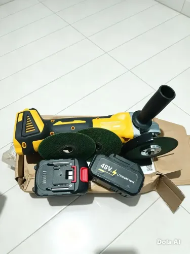 Esmerilhadeira com.duas baterias  e controle de.velocidade