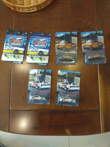 Lote Hot Wheels Séries Especiais (Audi Silver Series e Neon Speeders) LEIA A DESCRIÇÃO!