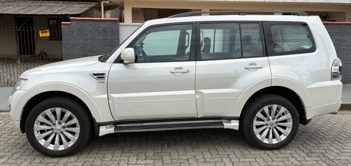 Mitsubishi Pajero HPE Full 3.2 4X4 T.i.dies. 5P AUT 2016