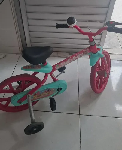 Linda bicicleta infantil feminina da Bandeirantes