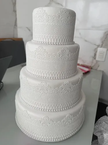 Bolo fake de Casamento 4 andares rendado