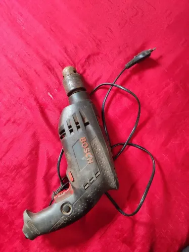 Furadeira Bosch 110v (sem broca) me desfazendo